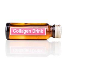 Bevande al collagene in bottiglia come integratore di bellezza, anti-invecchiamento e benessere